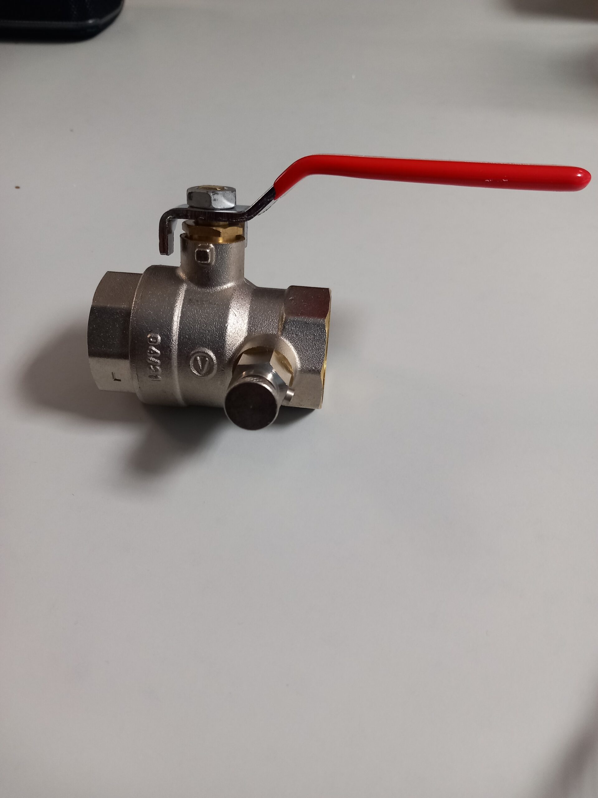 Zawór kulowy niklowany z korkiem zaworkiem spustowym i dławikiem z dźwignią stalową 1″