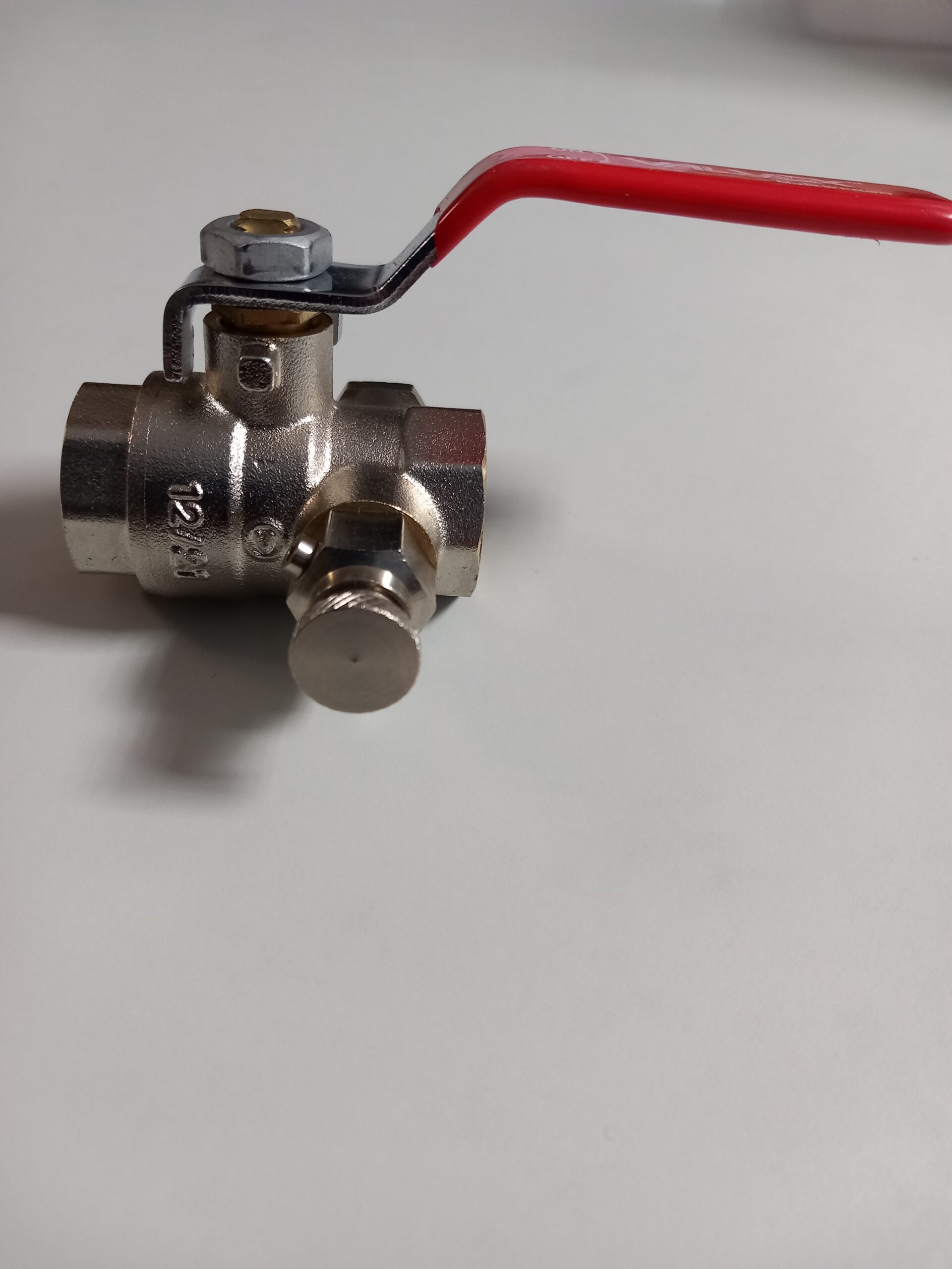 Zawór kulowy niklowany z korkiem zaworkiem spustowym i dławikiem z dźwignią stalową 1/2′